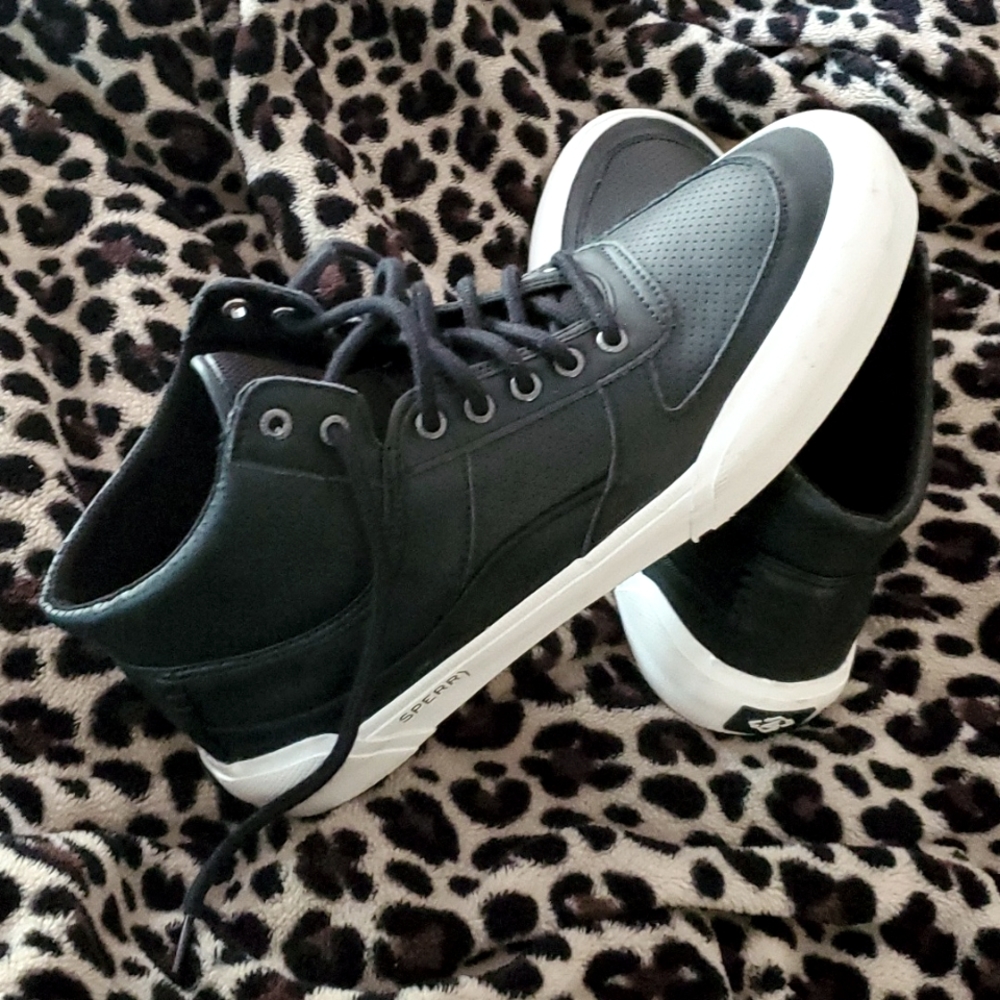 BRAND NEW!! Never Worn..Sperry Size 11 Women's Leather and comfortable!